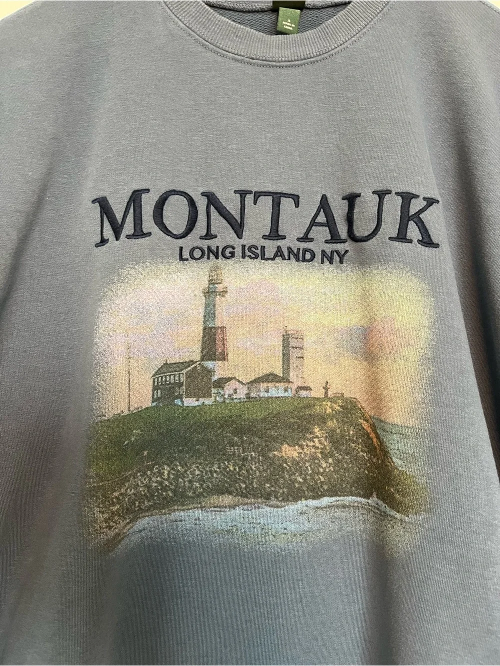 Wild Fable Montauk Long Island NY Graphic Crewneck Sweatshirt Size Small Blue - Picture 3 of 9
